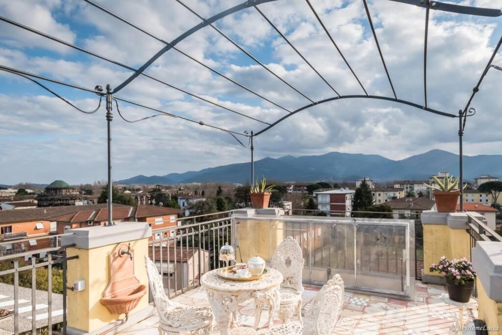 Casa Maria - Attico Di Lusso Vicino Alle Mura Lucca Bagian luar foto